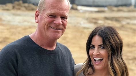 is mike holmes dating alison victoria